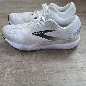 Brooks Ghost White and NAVY Running Shoes